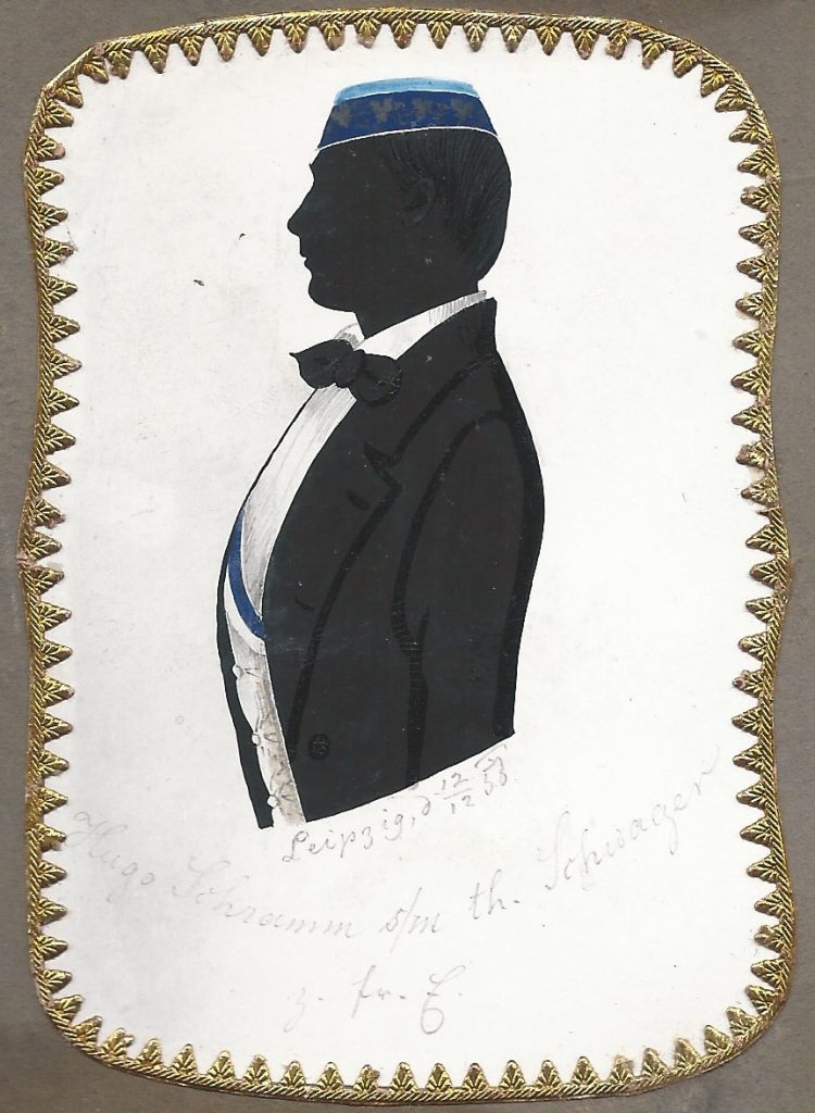 Karl Hugo Wilhelm Schramm stammte aus Dresden und war Sohn des Realschuloberlehrers und Kantors Carl Traugott Schramm und dessen Frau Amalie Juliane Wilhelmine geb. Burkhardt. Er studierte Philologie in Leipzig und renoncierte 1858 beim Corps Saxonia. Er scheint aus dem Corps ausgeschieden zu sein, da er in keiner Liste geführt wird. Er wurde zum Dr. phil. promoviert und war später als Schriftsteller tätig. Schramm starb am 1. Juni 1914 im Alter von 76 Jahren in Dresden. Die Silhouette ist datiert "Leipzig, d 12/12 58" und mit der Widmung "Hugo Schramm s/m th. Schwager z. fr. E." Ehemals Sammlung Robert Soppa Saxoniae Konstanz