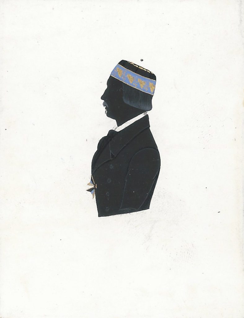 Friedrich P. Elwert stammte aus Bockenem und bezog Ostern 1843 als stud. med. die Universität Göttingen. Im Sommersemester 1844 hat er sein Studium scheinbar unterbrochen und immatrikulierte sich dann Michaelis 1844 erneut in Göttingen. Wahrscheinlich trat er der Landsmannschaft Brunsviga schon bald nach seinem Studienbeginn bei und war nicht mehr aktiv, als diese Anfang 1845 als Borusso-Brunsviga dem SC beitrat. In der KKL1910, die erst mit dem Beitritt zum SC einsetzt, ist er jedenfalls nicht geführt. Auf einer älteren Wappentasse taucht sein Name allerdings auf. Die Silhouette ist nicht mit einer Widmung versehen, aber rückseitig mit "Fr. Elwert" beschriftet. Ehemals Sammlung Robert Soppa Saxoniae Konstanz