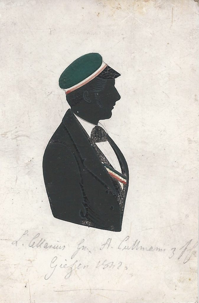 Wilhelm Ludwig Heinrich Theodor August Cellarius stammte aus Lich bei Gießen und war Sohn des Georg Carl Cellarius und dessen Ehefrau Christiane Sophie Johanette. Er immatrikulierte sich am 30. Oktober 1839 als Student der evangelischen Theologie in Gießen. Dort schloss er sich der Hassia an und wurde 1840 in diese rezipiert. Er war zweimal Consenior, einmal Senior und wurde später zum Ehrenmitglied ernannt. Cellarius heiratete am 21. Juli 1852 in Lich Henriette Kleophea Julie Georgine Braun und war als Pfarrer tätig. Er starb 1906 in Gießen. Die Silhouette ist gewidmet "L. Cellarius sn. A. Cullmann zfEr Giessen 1842." Ehemals Sammlung Robert Soppa Saxoniae Konstanz