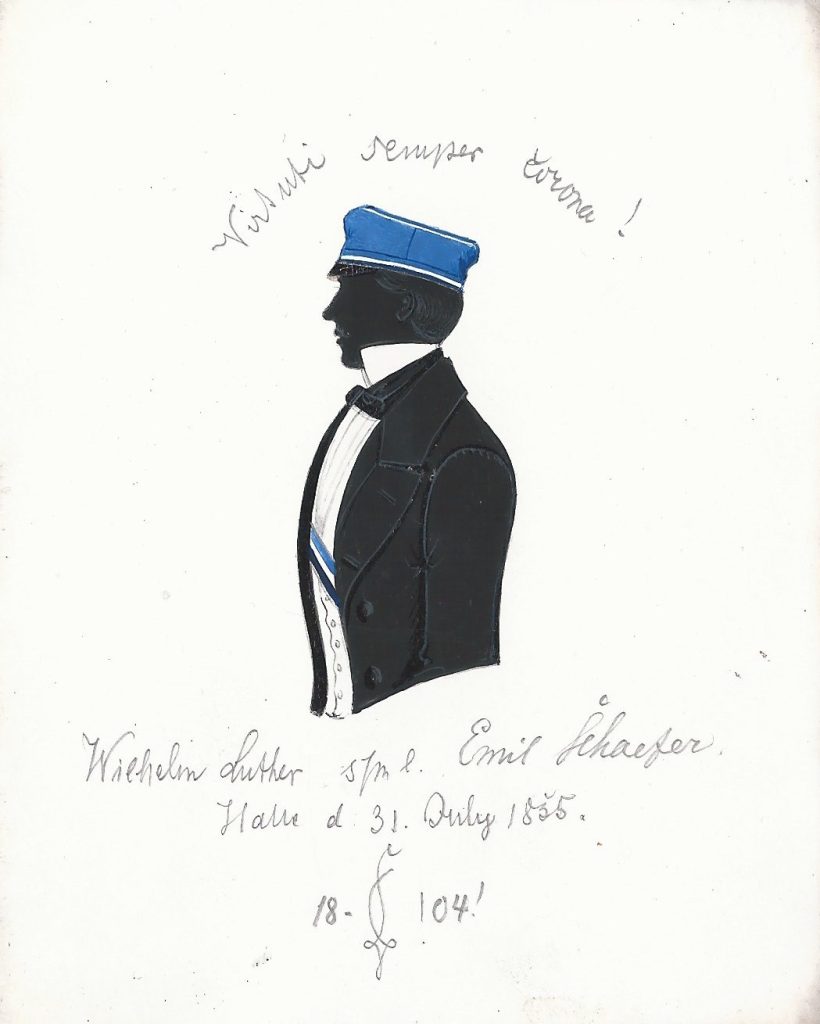 August Wilhelm Martin Luther wurde am 24. Dezember 1832 in Schönebeck an der Elbe als Sohn des Agenten Karl Luther und seiner Frau Marie geb. Guichardt geboren. Er studierte Rechtswissenschaften in Halle und wurde Ostern 1854 in die Saxonia recipiert. Er wird in den KCL nicht geführt, da er später exkludiert wurde. Die Silhouette zeigt über der Darstellung den Wahlspruch der Saxonia "Virtuti semper corona!" und darunter die Widmung "Wilhelm Luther s/m l. Emil Schaefer. Halle d. 31. July 1855. 18 [Z!] 04!" Archiv des Corps Saxonia Konstanz