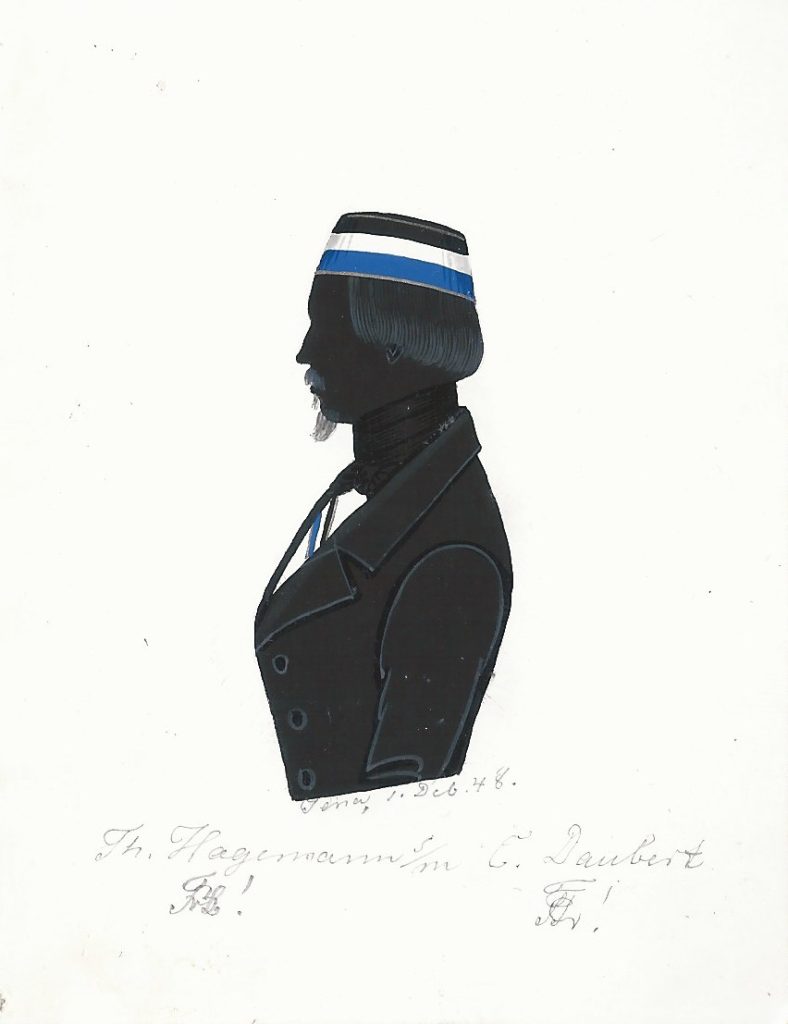 Theodor Hagemann stammte aus Wennigsen und immatrikulierte sich Michaelis 1847 als stud. iur. in Göttingen. Im folgenden Jahr wurde er in die Brunsviga recipiert, wo er dreimal Consenior war. Später war er Gutsbesitzer in Blomberg und starb 1921 in Lippe. Die Silhouette ist datiert "Jena, 1. Dec. 48." und gewidmet "Th. Hagemann [Z!] s/m C. Daubert [Z!]". Sammlung Dr. Rolf Caselitz Hubertiae München, Starkenburgiae, Saxoniae Leipzig, Brunsvigae, Borussiae Greifswald