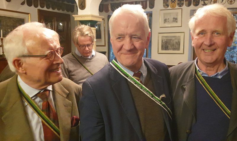 Das Bild zeigt Robert v. Lucius zwischen seinem Vetter Wulf D. v. Lucius und seinem Bruder Adrian v. Lucius (re.).