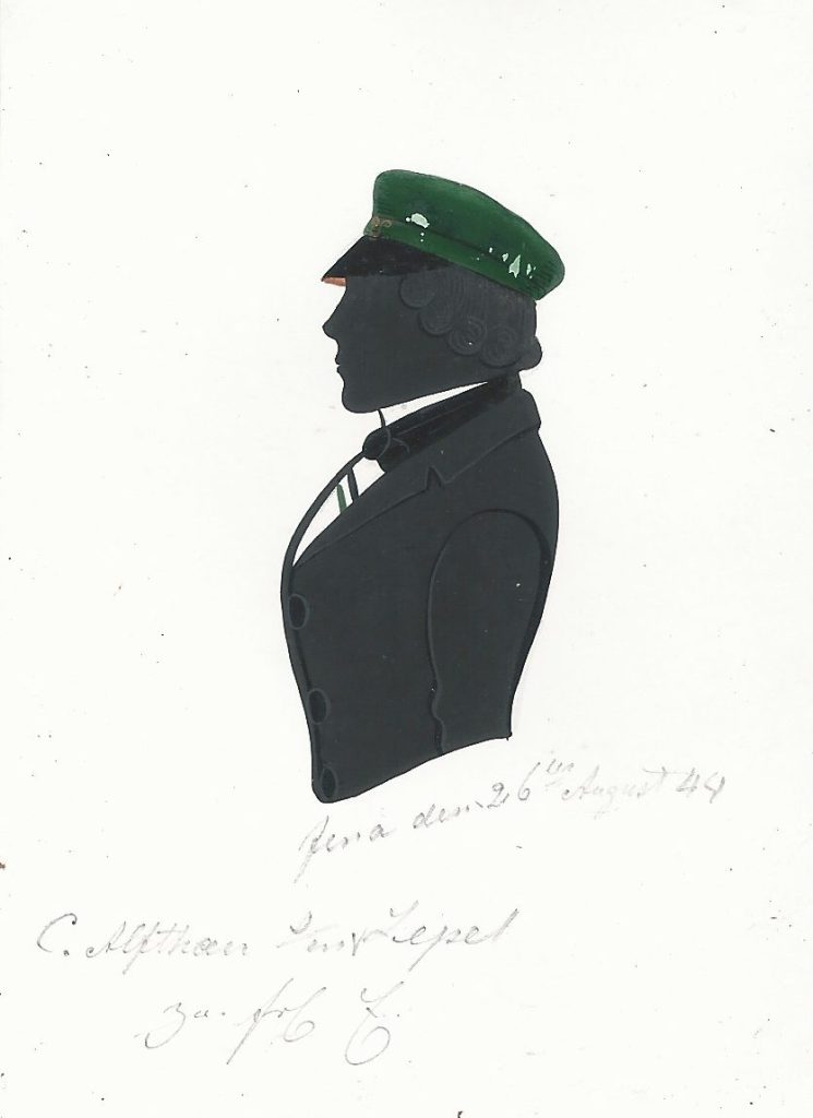 Über C. Alfthan war bislang nichts Genaueres festzustellen. Wahrscheinlich handelt es sich um den am 13. Januar 1825 in Viipuri (Finnland) geborenen und am 25. Februar in der deutschen Gemeinde daselbst getauften Carl Johann Alfthan, Sohn von Friedrich Alfthan und dessen Ehefrau Emilie geb. von Rechenberg. In der Corpsliste der Guestphalia wird er nicht geführt und bislang war er auch in der handschriftlichen Matrikel der Universität Jena nicht zu finden. Es findet sich aber etwas später ein Bruder namens Otto Alfthan, was die Zuordnung sehr wahrscheinlich macht. Die Silhouette ist datiert "Jena den 26ten August 1848" und gewidmet "C. Alfthan s/m v. Lepel zr. frl. E." Ehemals Sammlung Robert Soppa Saxoniae Konstanz, jetzt andere namentlich nicht genannte Privatsammlung