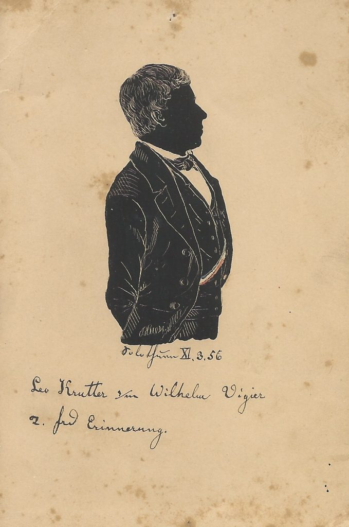 Leo Krutter wurde 1839 in Solothurn als Sohn eines Oberrichters geboren und katholische getauft. Er war während seiner Schulzeit Mitglied der pennalen Verbindung Neu-Zofingia. Am 3. November 1858 immatrikulierte er sich an der Universität Heidelberg als stud. phil. und beteiligte sich 1859 an der Erneuerung des dortigen Corps Helvetia, wo er je einmal Consenior, Drittchargierter und Senior war. Nach dem Studium kehrte er in seine Heimatstadt zurück, wo er als Chemiker tätig war. Er starb 1874. Die Silhouette zeigt ihn als Angehörigen der Pennälerverbindung Neu-Zofingia Solothurn. Sie ist datiert und dediziert "Solothurn XI.3.56 Leo Krutter s/m Wilhelm Vigier z. frd. Erinnerung." Sammlung Florian Wanner Helvetiae Bern, Flamineae (IdC), Palatia-Guestphaliae (IdC)