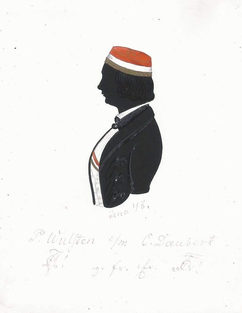 Carl Johann Paul Wulsten wurde am 9. September 1829 in Stargard (Pommern) geboren. Er war Sohn des Königlichen Geheimen Regierungsrates Benedict Theodor Hermann Wulsten (1800-1879) und dessen Ehefrau Emilie Clara geb. Kugler (1802-1872). Nach dem Abitur begann Wulsten Michaelis 1847 ein Studium der Rechtswissenschaften in Berlin und schloss sich der Marchia an, in die er 1848 recipiert wurde. Im folgenden Jahr wechselte er an die Universität Bonn, wo er sich am 3. Mai 1849 immatrikulierte und wurde bei der dortigen Palatia erneut aktiv. Ostern 1850 kehrte er wieder an die Universität Berlin zurück und scheint sein Studium bald abgeschlossen zu haben, da er im folgenden Semester nicht mehr immatrikuliert war. Nach dem Studium trat er in den Staatsdienst ein und heiratete Anna Clara Kuhlmeyer (1837-1886), mit der er im Laufe der nächsten Jahre zwei Söhne und zwei Töchter zeugte. Nach Stationen in Treuenbrietzen und Frankfurt an der Oder kam Wulsten schließlich nach Berlin. Dort starb er in Charlottenburg am 13. Mai 1913 als Wirklich Geheimer Oberregierungsrat und Oberlandeskulturregierungsrat a.D. Sein Berliner Corps ernannte ihn zum Ehrenmitglied. Die Silhouette ist gewidmet "Jena 48. - P. Wulsten [Z!] s/m C. Daubert [Z!] z. fr. Er." Archiv des Corps Marchia Berlin