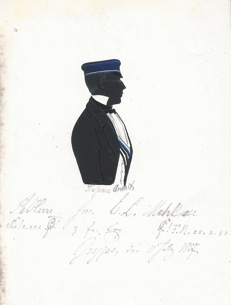 Richard Herre stammte aus Dessau und immatrikulierte sich am 28. April 1854 als stud. med. in Jena. Er wurde bei Saxonia aktiv, in die er im folgenden Jahr recipiert wurde. Einmal war Herre Senior und zweimal Drittchargierter. Er wechselte an die Universität Greifswald und wurde 1857 erneut bei Borussia aktiv. Nach dem Studium und erfolgter Promotion war Herre als Arzt in Dessau tätig. Er starb dort 1879. Die Silhouette ist gewidmet "Dessau Anhalt - RHerre [Z!] x, xxx [Z!] sm. C. L. Mehlose [Z!] F.M.xx.x.xx. z. fr. Erg. Gryps, den 11 July 1857." Namentlich nicht genannte Privatsammlung
