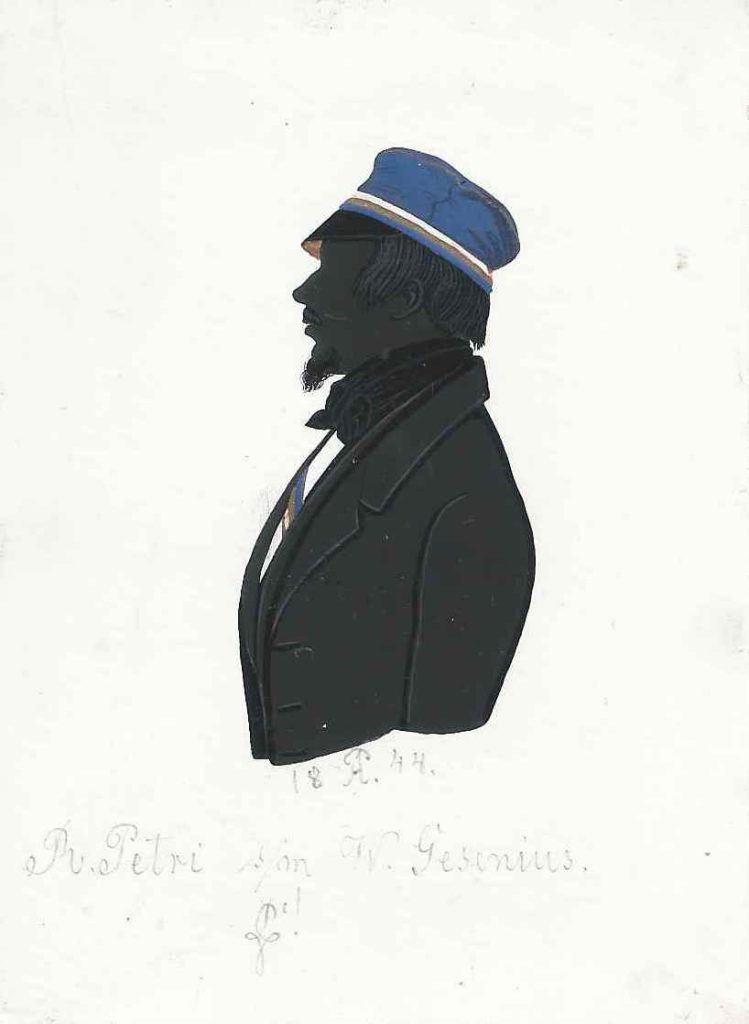 Gottfried Ernst Richard Petri kam am 14. Januar 1823 in Dürrhennersdorf als Sohn des Pfarrers Petri und dessen Ehefrau Ernestine Hartung zur Welt. Er besuchte das Gymnasium in Bautzen, wo er 1842 sein Abitur bestand. Anschließend immatrikulierte sich Petri im Sommersemester an der Universität Leipzig als stud. iur. Er fand Aufnahme beim Corps Lusatia, in welches er am 9. Januar 1843 rezipiert wurde. Im Sommersemester 1843 und darauffolgenden Wintersemester war Petri Subsenior. Die beiden folgenden Semester fungierte er als Senior. Insgesamt focht er acht Mensuren und wurde am 12. März 1845 inaktiv. Anschließend absolvierte er seinen Vorbereitungsdienst bei den Gerichtsämtern Lichtenstein, Kirchberg, Zöblitz und Augustusburg. 1850-1856 war Petri Aktuar am Landgericht Löbau, dann Staatsanwalt beim Bezirksgericht Rochlitz, 1859 beim Bezirksgericht Annaberg und 1865 in Bautzen. Von 1866 bis 1878 war er Mitglied der II. Sächsischen Kammer als Abgeordneter für Bautzen (Fortschrittspartei). Dort wurde er 1878 Erster Staatsanwalt und 1879 Oberstaatsanwalt. Petri trat 1890 in den Ruhestand und lebte seit 1899 in Blasewitz bei Dresden. Dort starb er am 15. Mai 1906. Silhouette gewidmet „18 [A] 44 – R. Petri s/m W. Gesenius – [Z!]” Kölner Privatsammlung