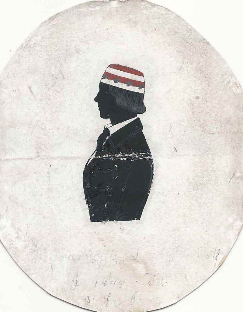 Wilhelm Grashoff kam am 29. Februar 1828 in Stolzenau zur Welt. Seine Eltern waren der Bäckermeister Diederich Grashoff (1789-1878) und dessen Ehefrau Helene Schreiber (1802-1889). Das Abitur bestand er in Hildesheim und immatrikulierte sich anschließend am 19. April 1847 als stud. theol. in Göttingen. Dort wurde er im selben Jahr Mitglied der Hanseatia. Es ist nicht klar, ob er schon rezipiert war, ehe diese 1848 zur Hannovera wurde. Nach dem Studium heiratete er Elsbeth Gebhard (1838-1871) und war als Konsistorialrat und Superintendent in Meppen tätig, wo er am 19. Mai 1903 verstarb.