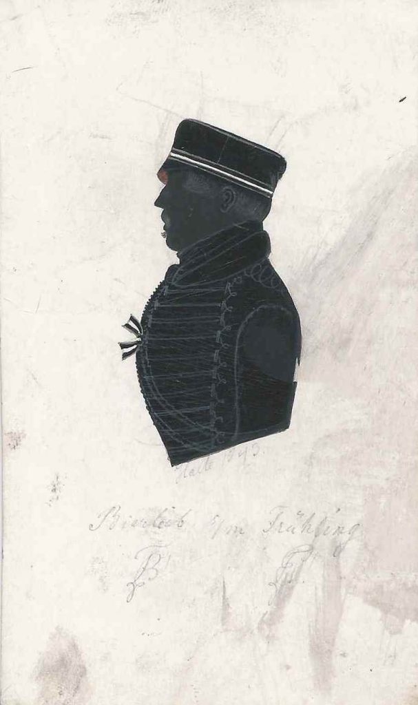 Die Silhouette weist zwar eine Widmung auf, die uns allerdings leider dennoch keinen Rückschluss auf die wahre Identität des Dargestellten zulässt. Es handelt sich nämlich bei den verwendeten Namen eindeutig um Biernamen. Wer sich hinter "Bierlieb" verbirgt muss also dem Auffinden eines Vergleichsstücks vorbehalten bleiben. Er scheint dem bei Studenten auch heute noch sehr beliebten Getränk jedenfalls nicht abgeneigt gewesen zu sein.